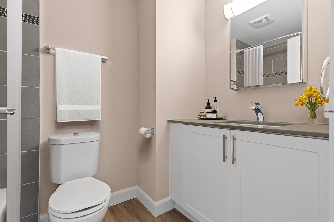 Lincoln Park Tower - Photo 7 of 28