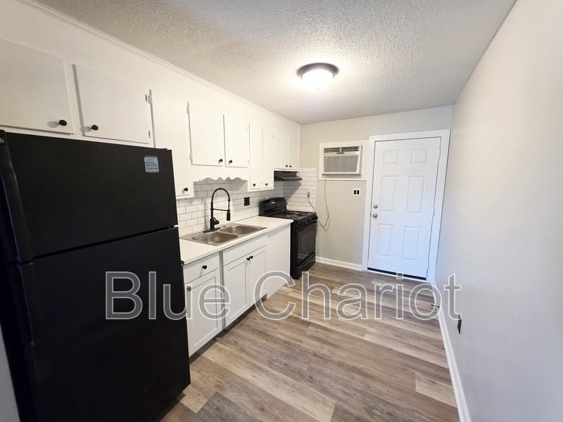 421 Cascade Ave - Photo 2 of 18