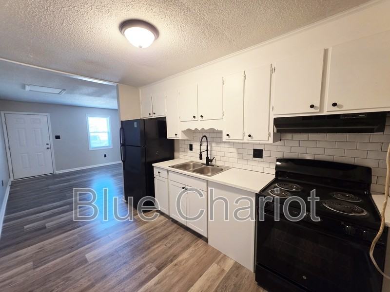 421 Cascade Ave - Photo 3 of 18