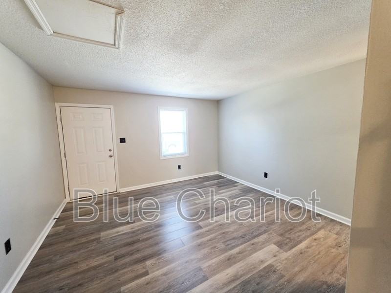 421 Cascade Ave - Photo 4 of 18