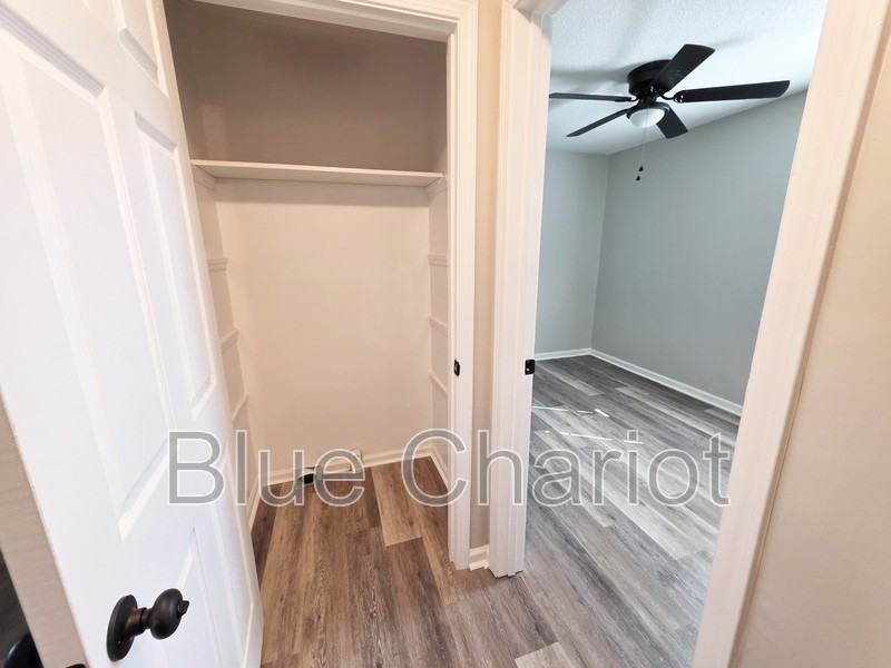 421 Cascade Ave - Photo 7 of 18