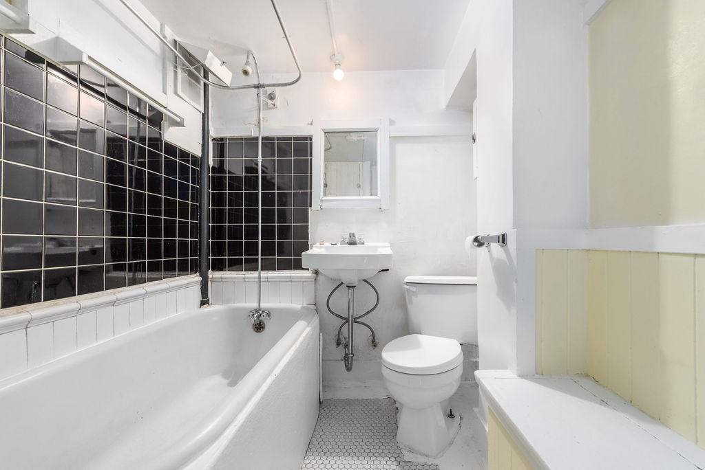 Strathmore Lodge Apartments - Photo 6 of 21