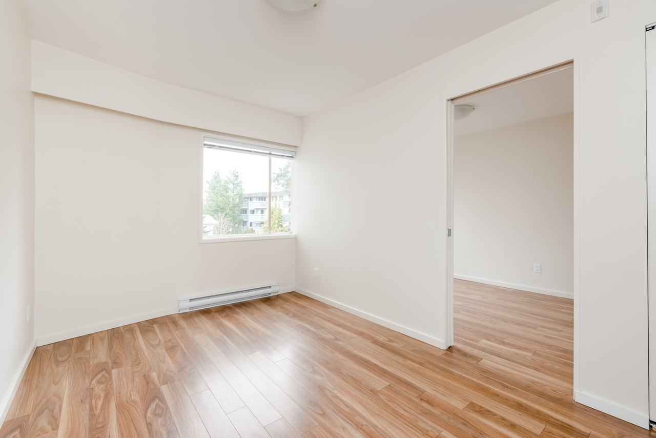 Royal Arms - Photo 4 of 19