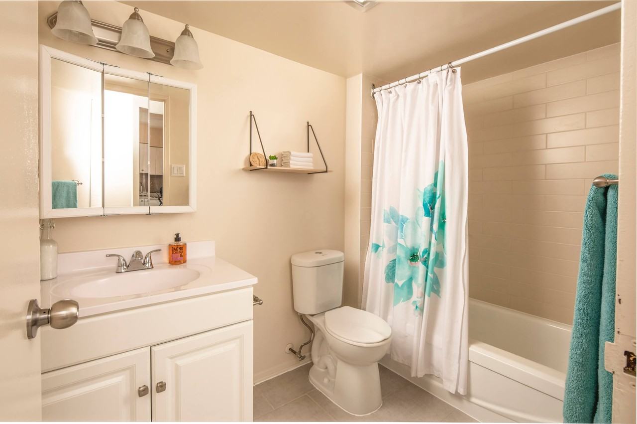 Lakeview Apartments - Photo 7 of 47