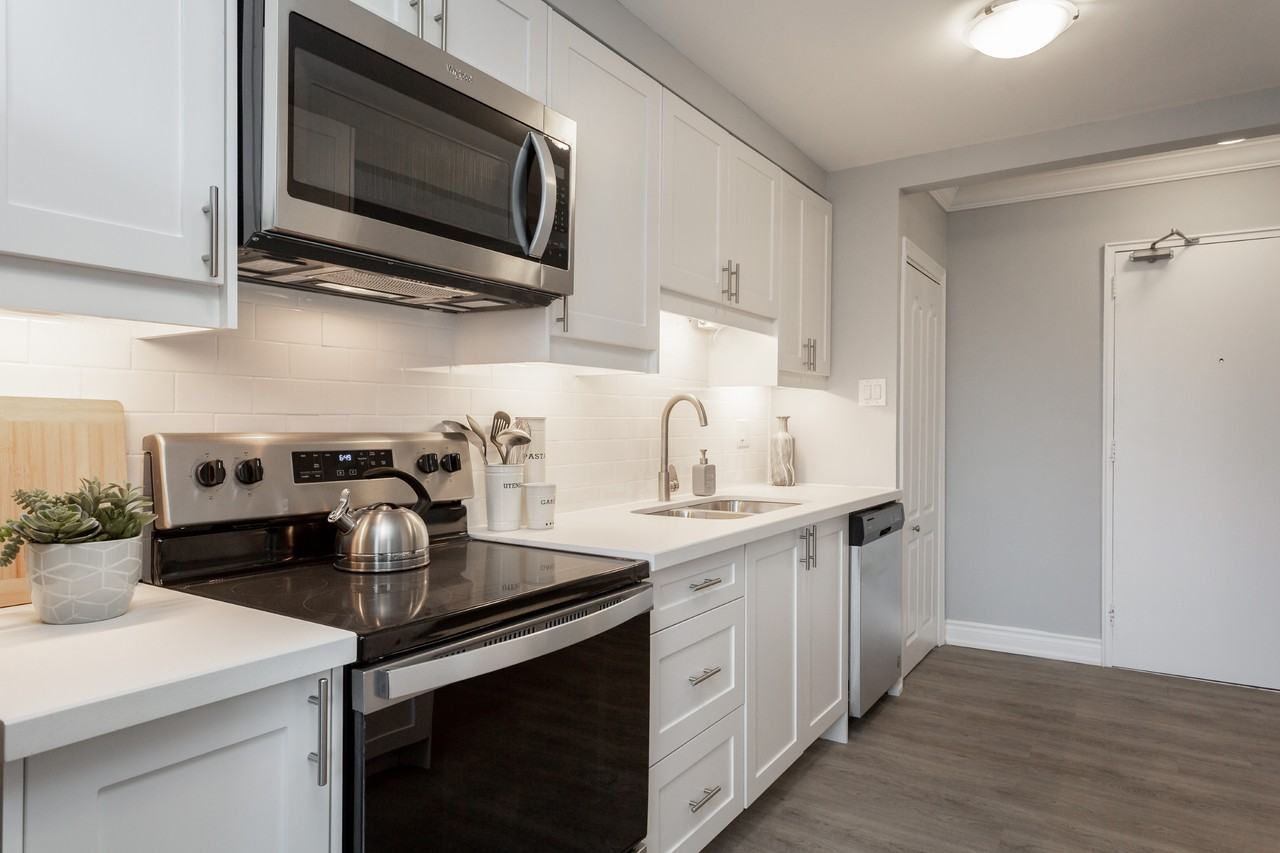 160 Hughson Street South - Photo 7 of 11