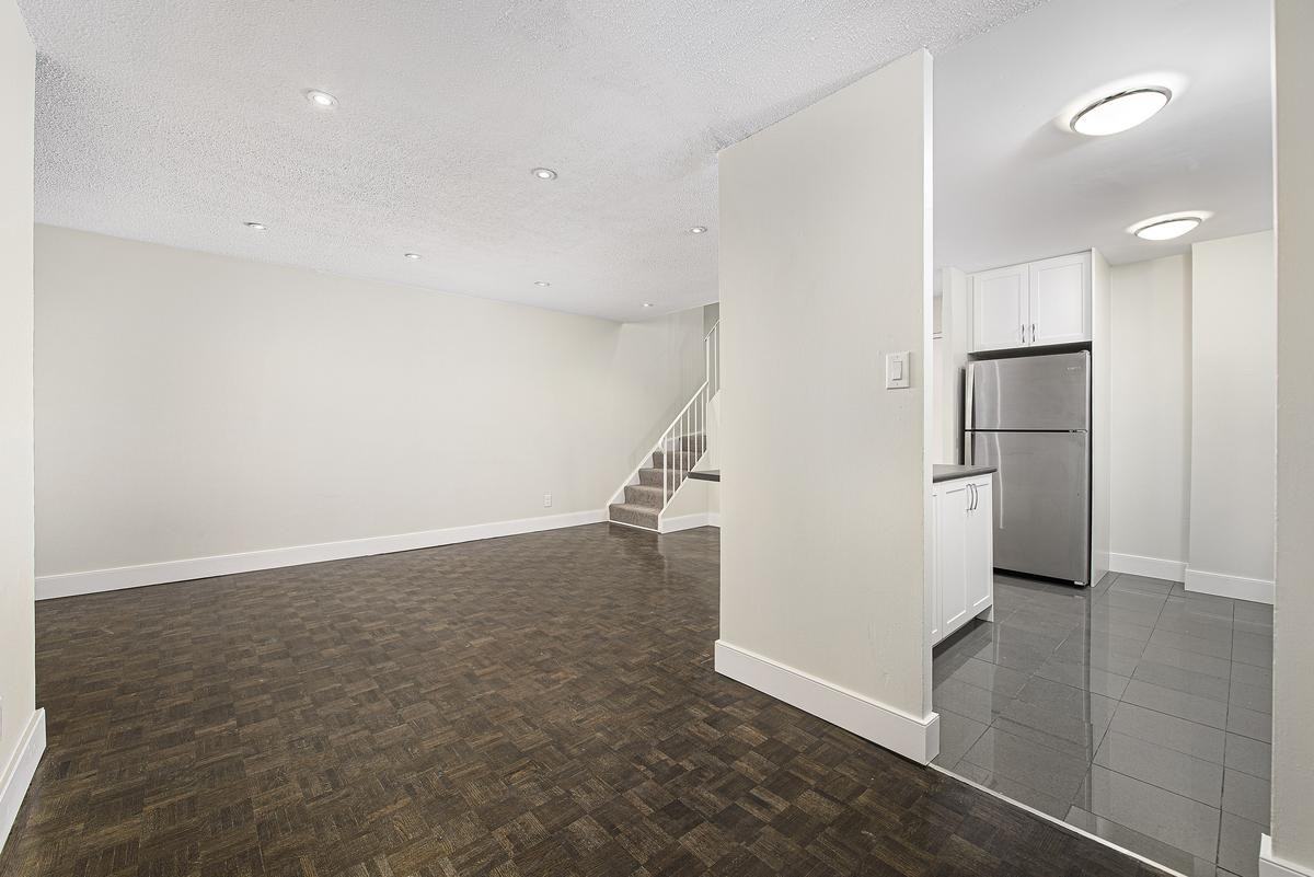 7280 Darcel Avenue - Photo 7 of 20