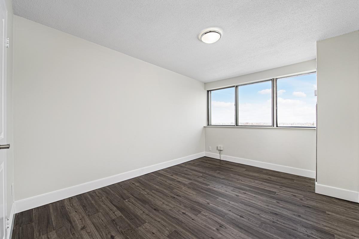 7230 Darcel Avenue - Photo 4 of 23