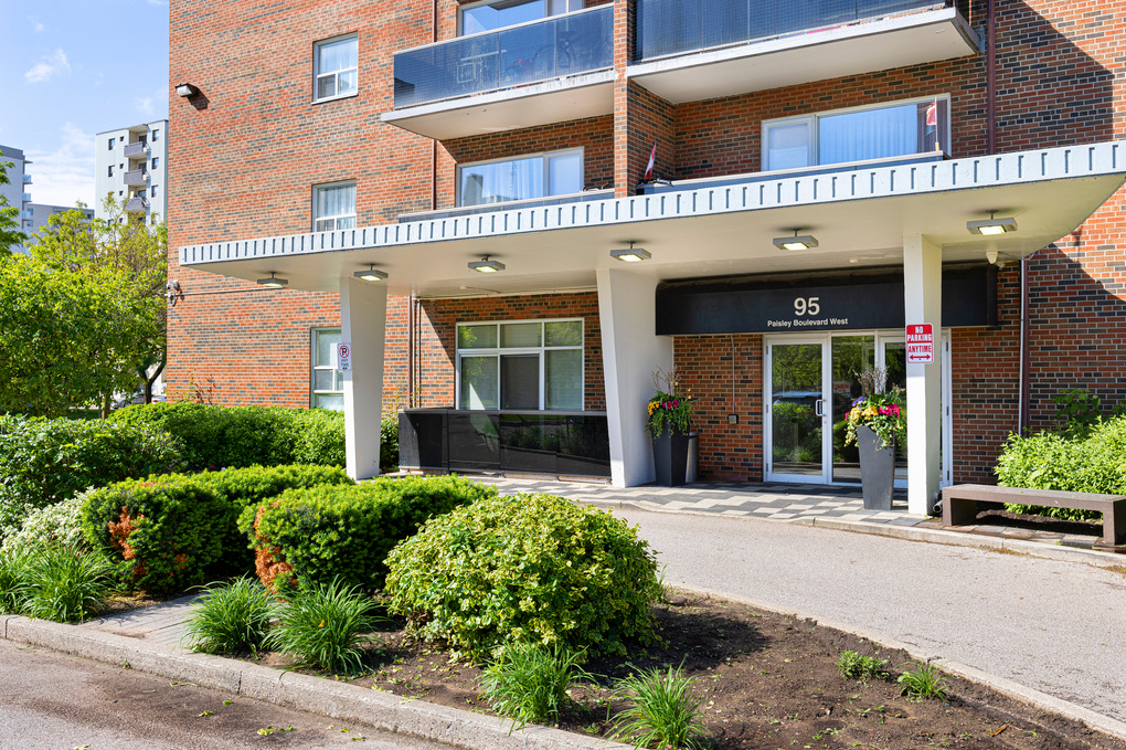 95 Paisley Boulevard West - Photo 3 of 20