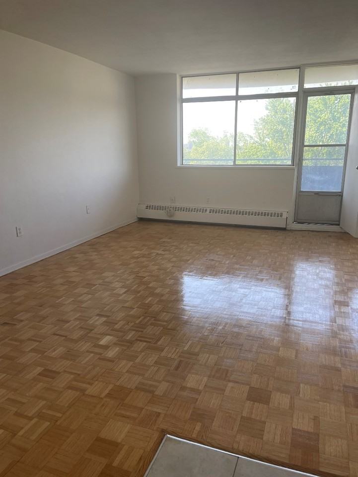 2255 Weston Road, Toronto - Photo 3 of 10