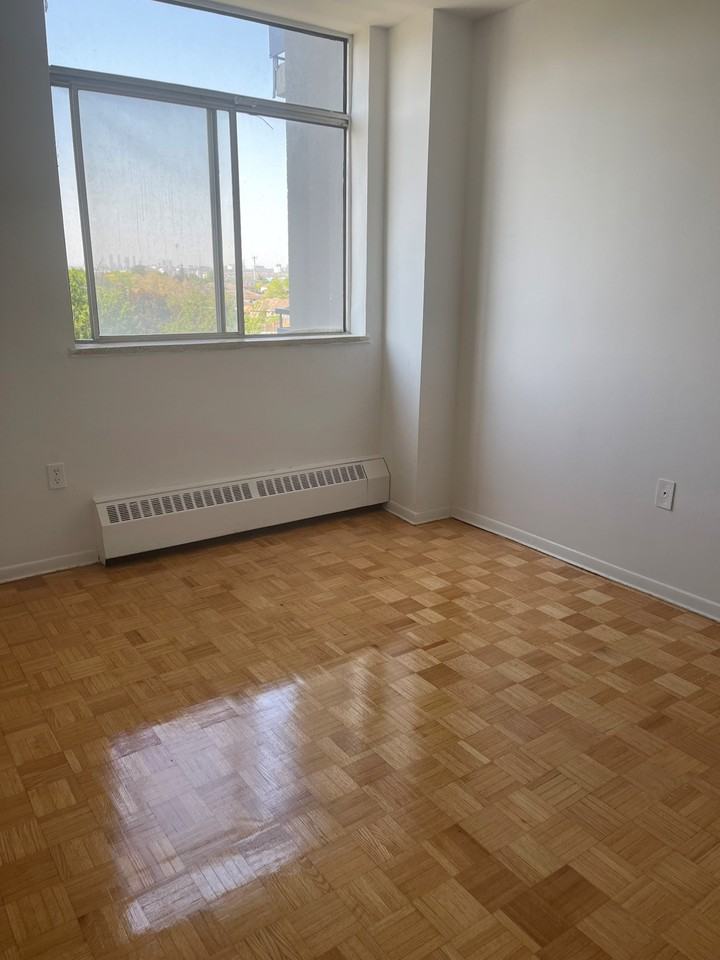 2255 Weston Road, Toronto - Photo 4 of 10