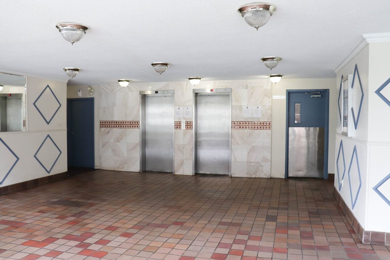 5 Glamorgan Avenue, Toronto - Photo 2 of 25