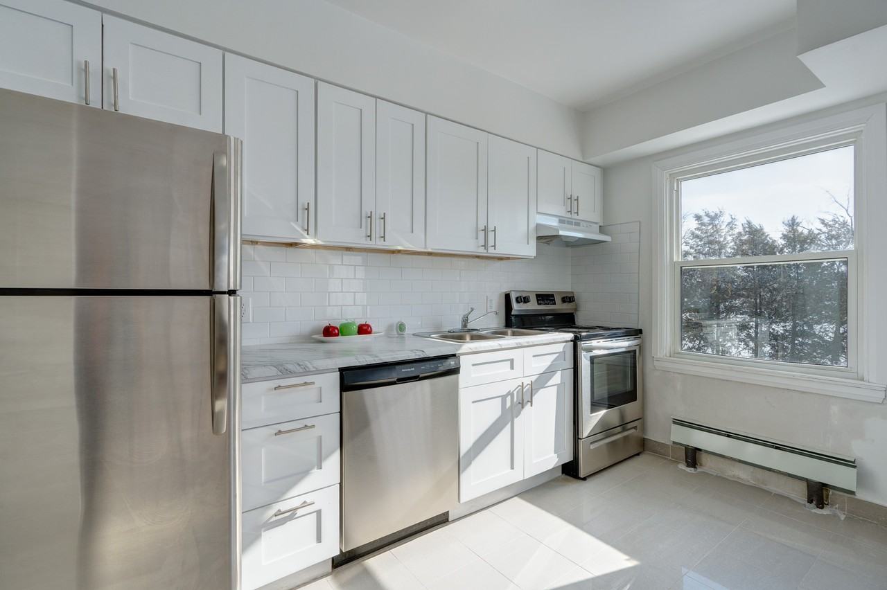 Bedford Court - Photo 5 of 16