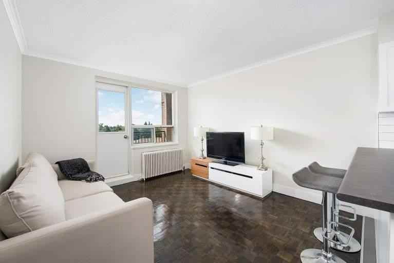 286 Finch Avenue West - Photo 5 of 11