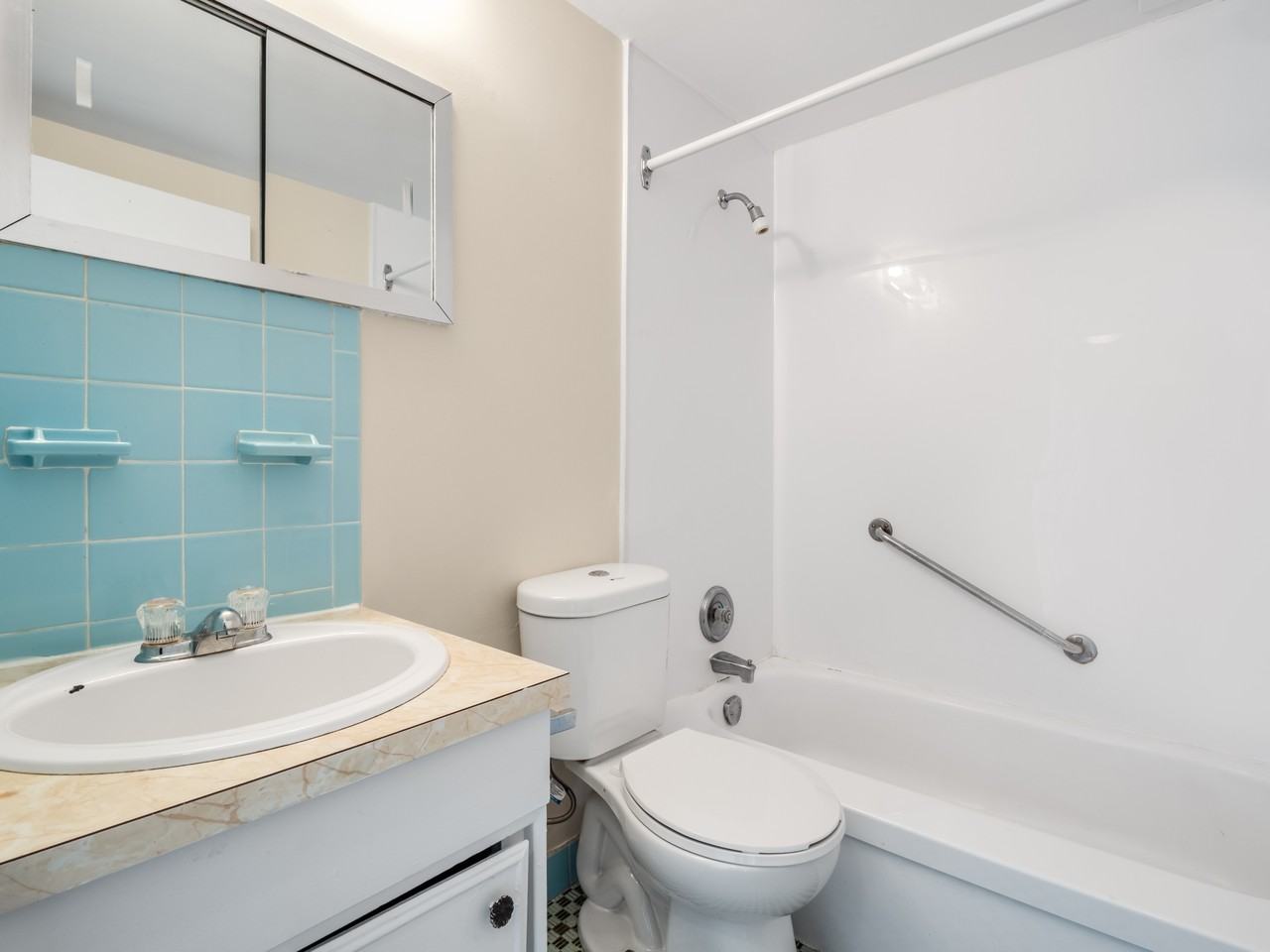 3801 Riverside Drive East - Photo 7 of 12