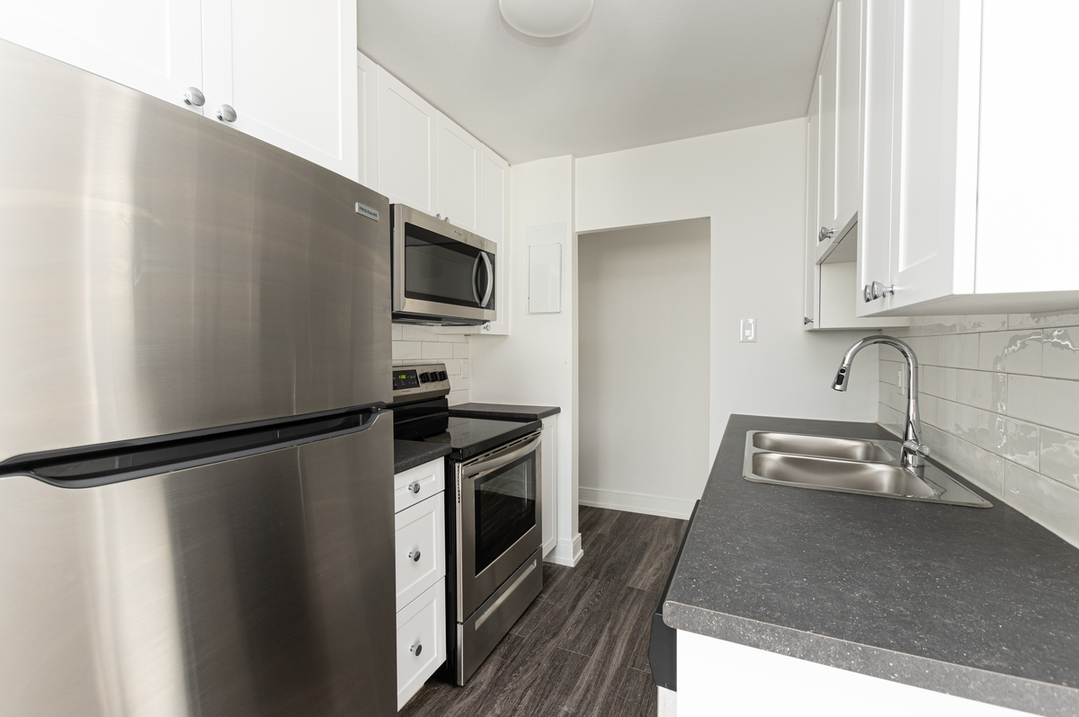 135 Connaught Avenue & 543 Mornington Avenue - Photo 3 of 9