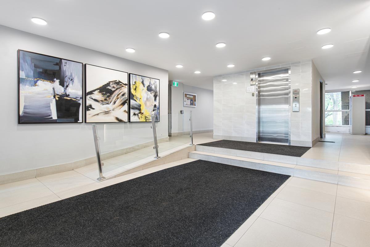 7170 Darcel Avenue - Photo 6 of 24