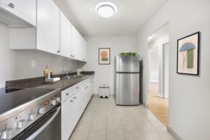 featured image of 745 725-745 Wonderland Road South