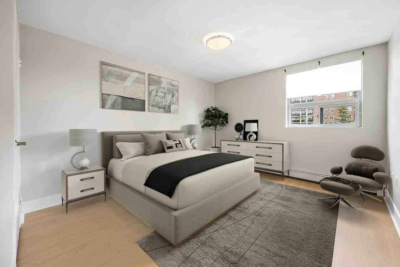 725-745 Wonderland Road South - Photo 4 of 19