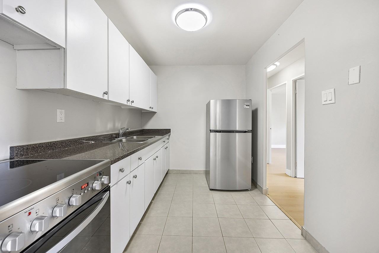 725-745 Wonderland Road South - Photo 5 of 19