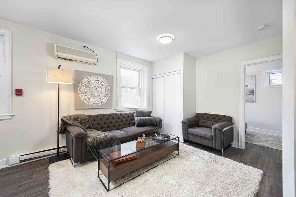 86 Tisdale St. S - Photo 4 of 15