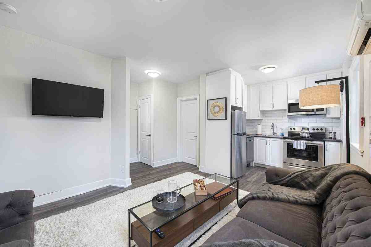 86 Tisdale St. S - Photo 5 of 15