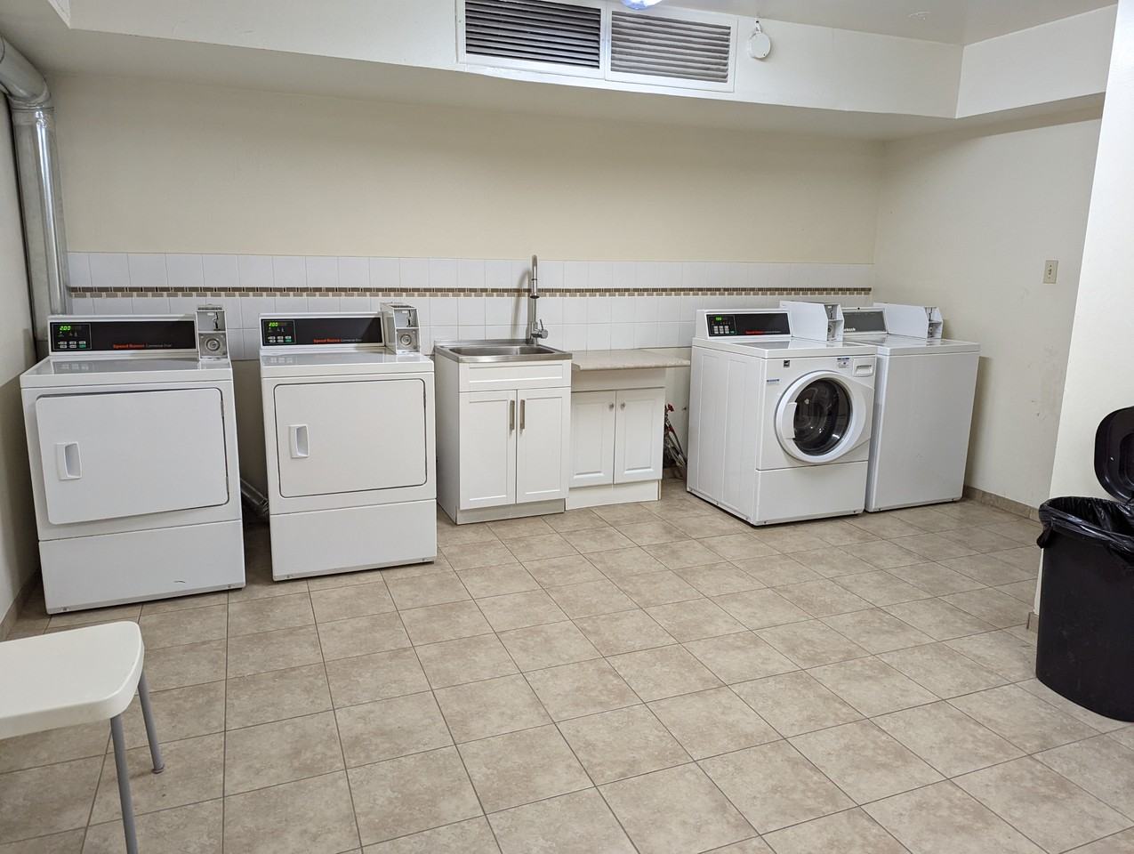 Maple Apartments - Photo 4 of 5