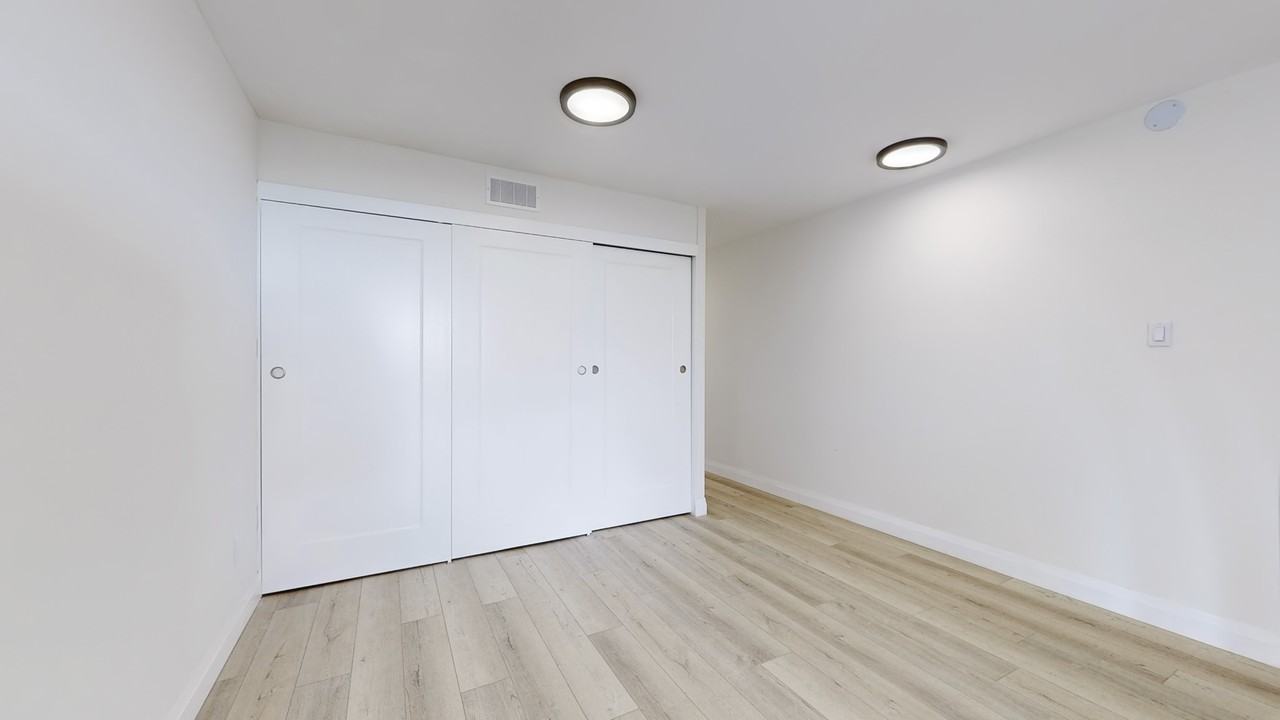 675 Martin Grove Road - Photo 6 of 35