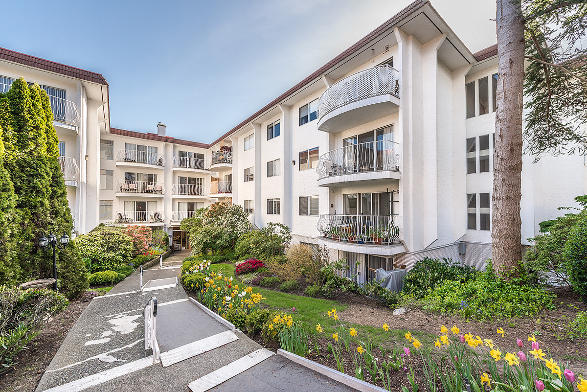 Granada Court Apartments - Photo 3 of 15