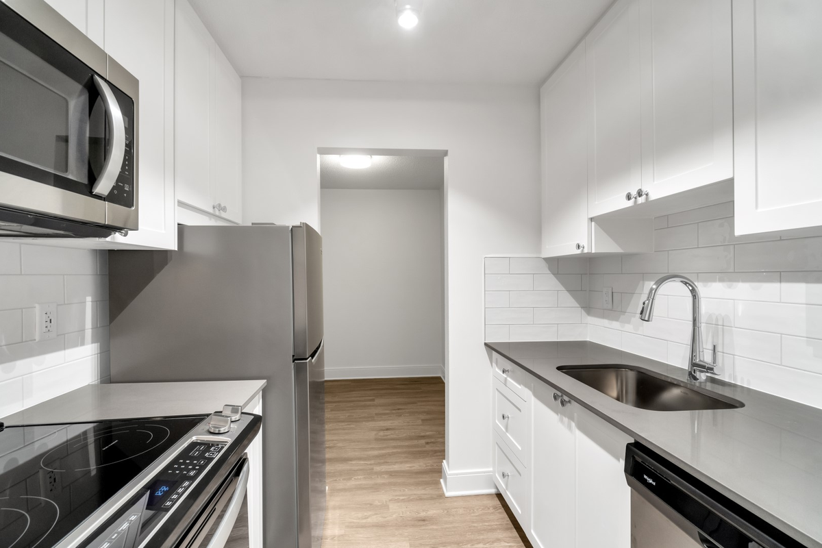 Granada Court Apartments - Photo 6 of 15