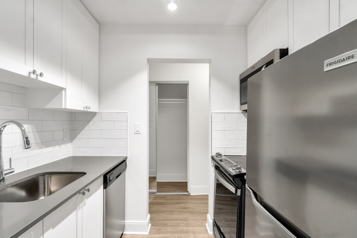 Granada Court Apartments - Photo 7 of 15