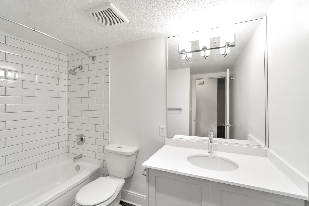 Granada Court Apartments - Photo 4 of 13