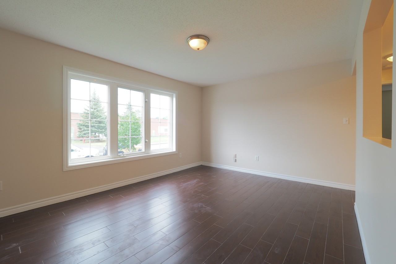 1678 Russell Rd - Photo 3 of 12