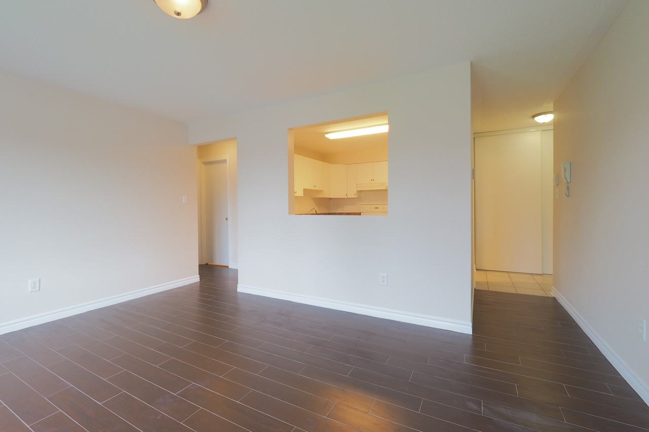 1678 Russell Rd - Photo 4 of 12