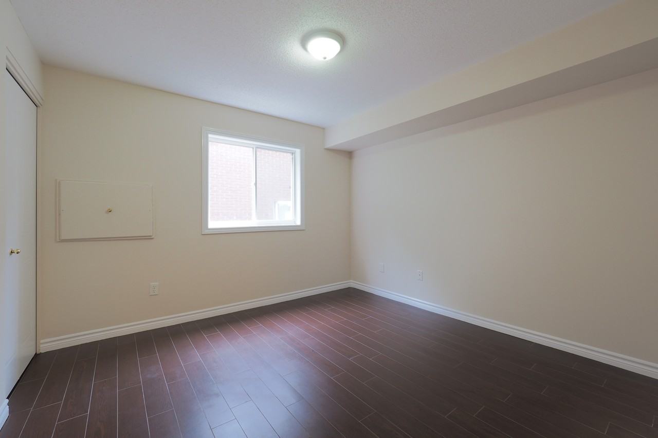 1678 Russell Rd - Photo 5 of 12