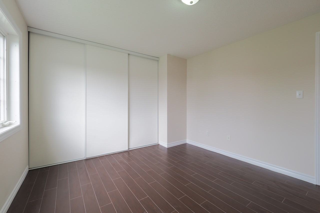 1678 Russell Rd - Photo 7 of 12