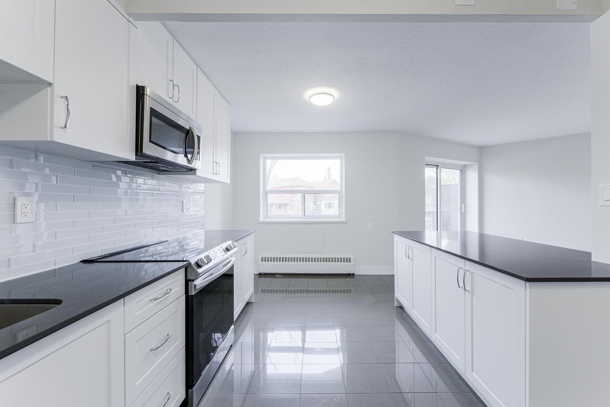 245 Lakeshore Drive - Photo 2 of 33