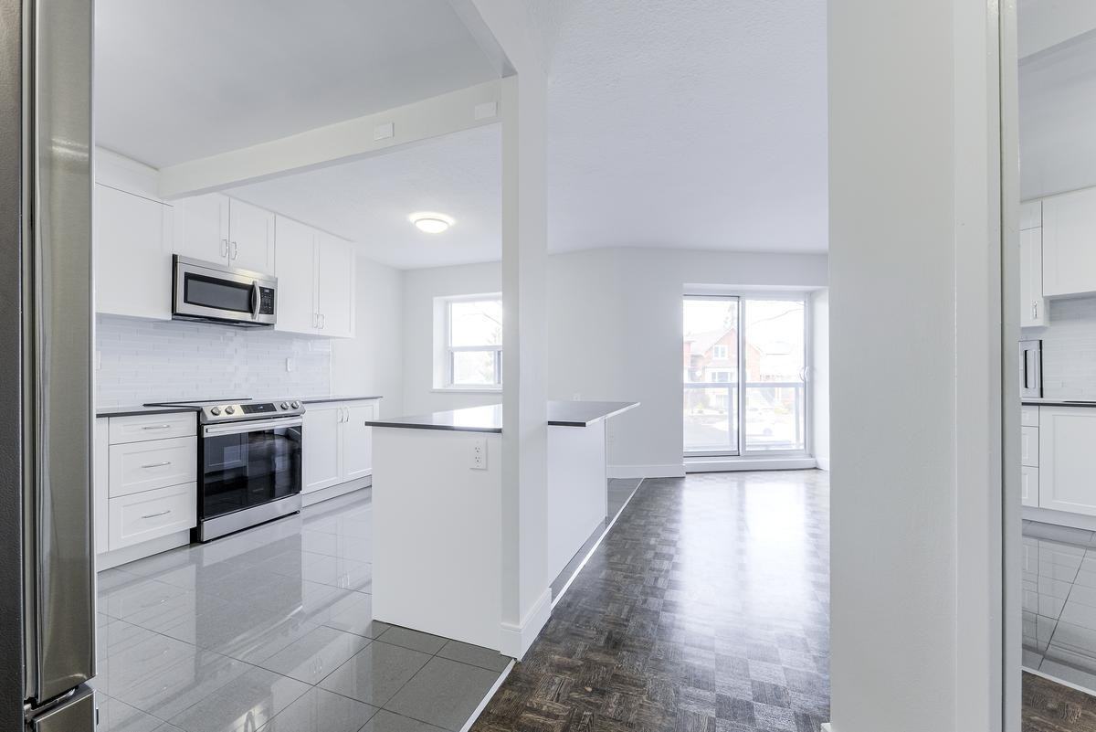 245 Lakeshore Drive - Photo 4 of 33