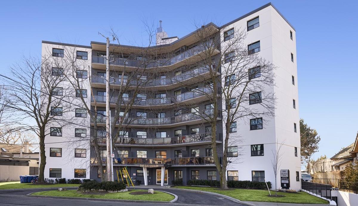 245 Lakeshore Drive - Photo 7 of 33