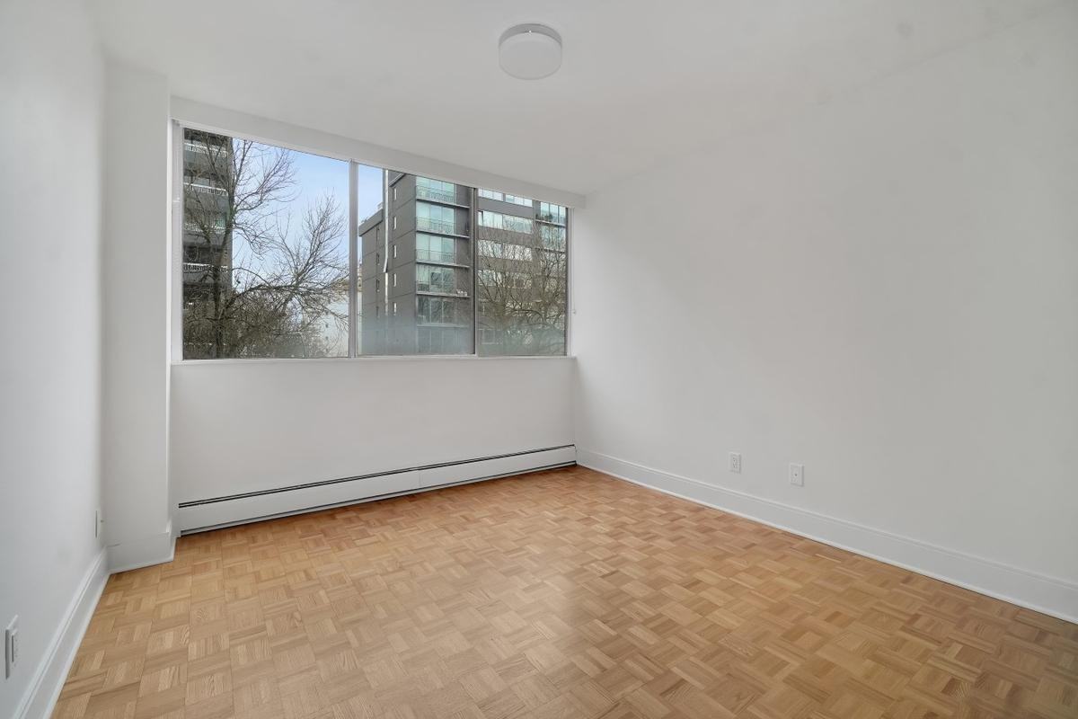 1433 Burnaby Street - Photo 4 of 16