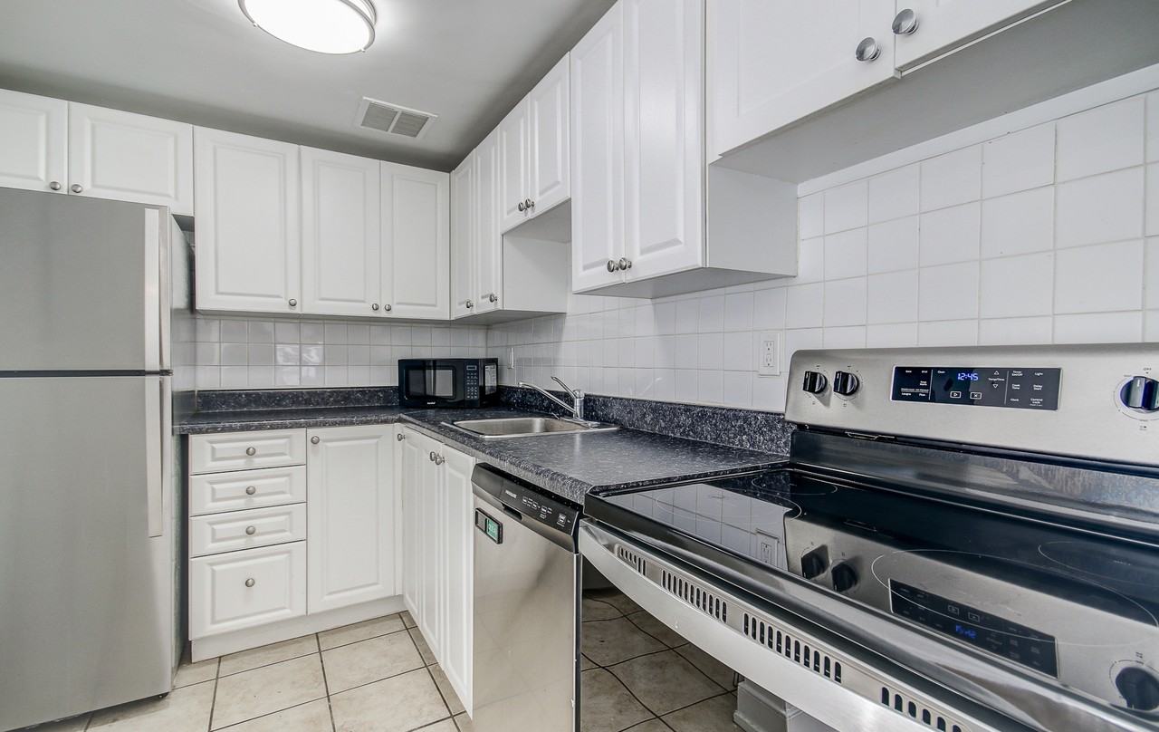 133 Erskine Ave. - Photo 3 of 25