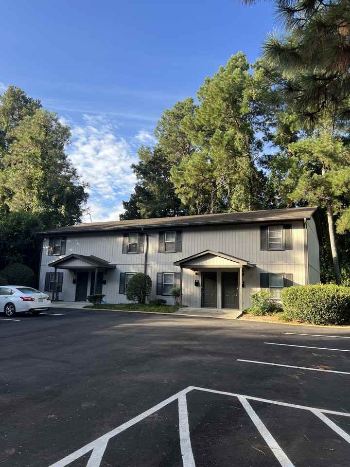 Greyridge Apartments - Photo 4 of 11