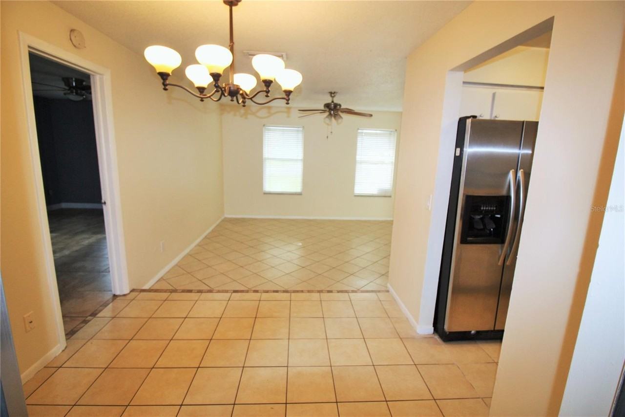 Wilshire Drive 610 - Photo 3 of 11