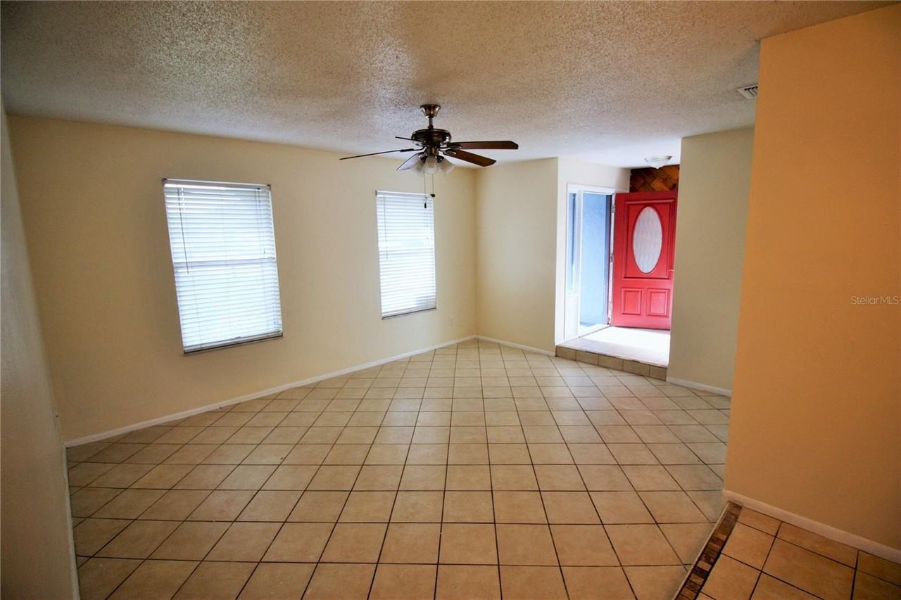 Wilshire Drive 610 - Photo 4 of 11