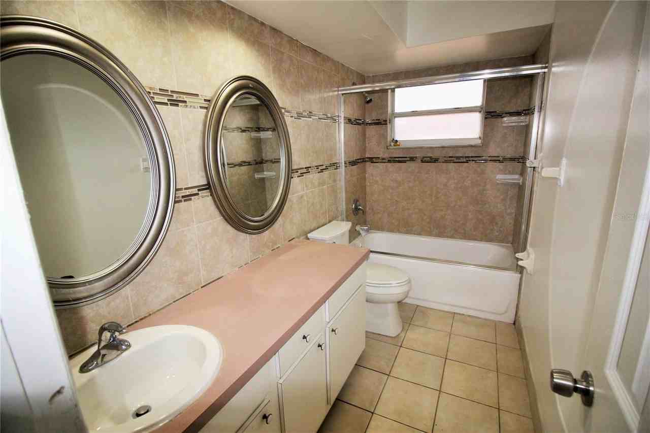 Wilshire Drive 610 - Photo 5 of 11