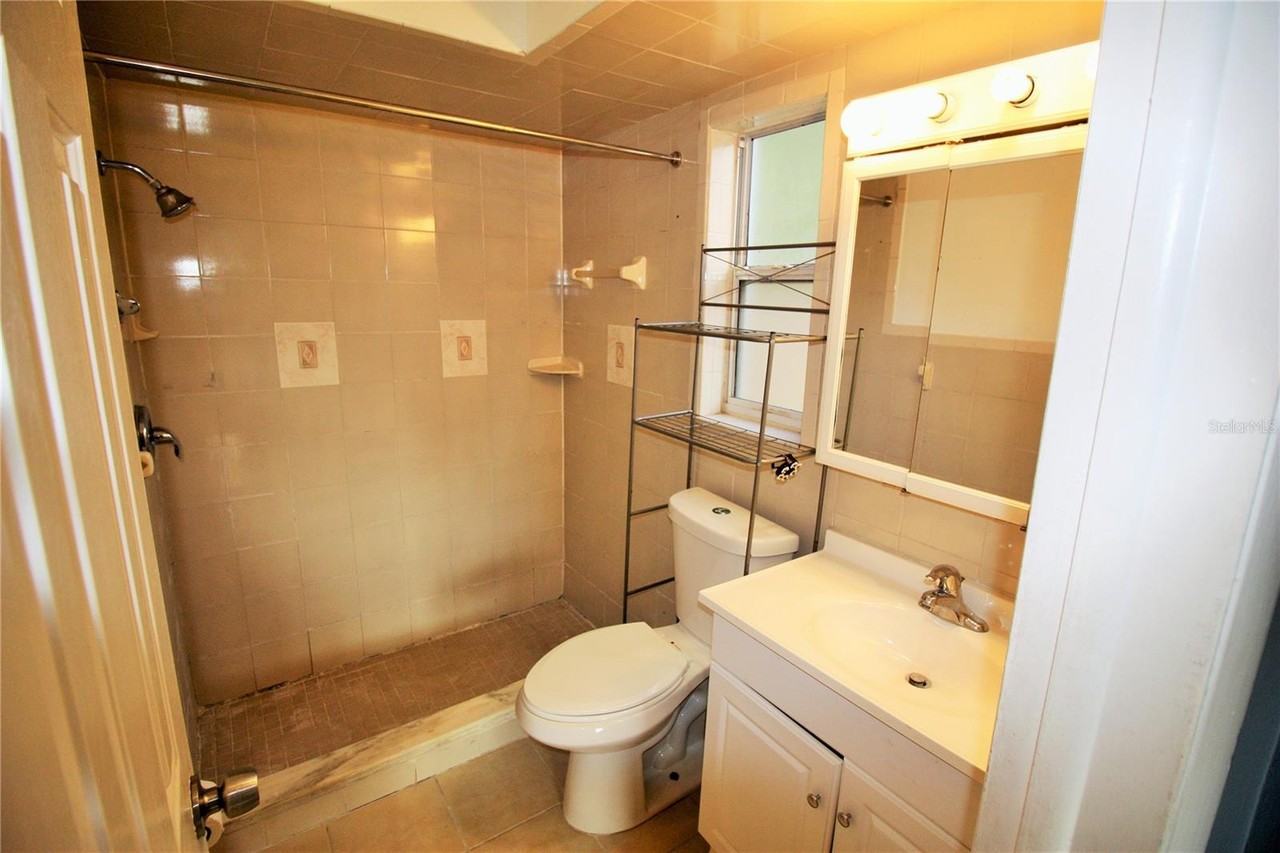 Wilshire Drive 610 - Photo 6 of 11