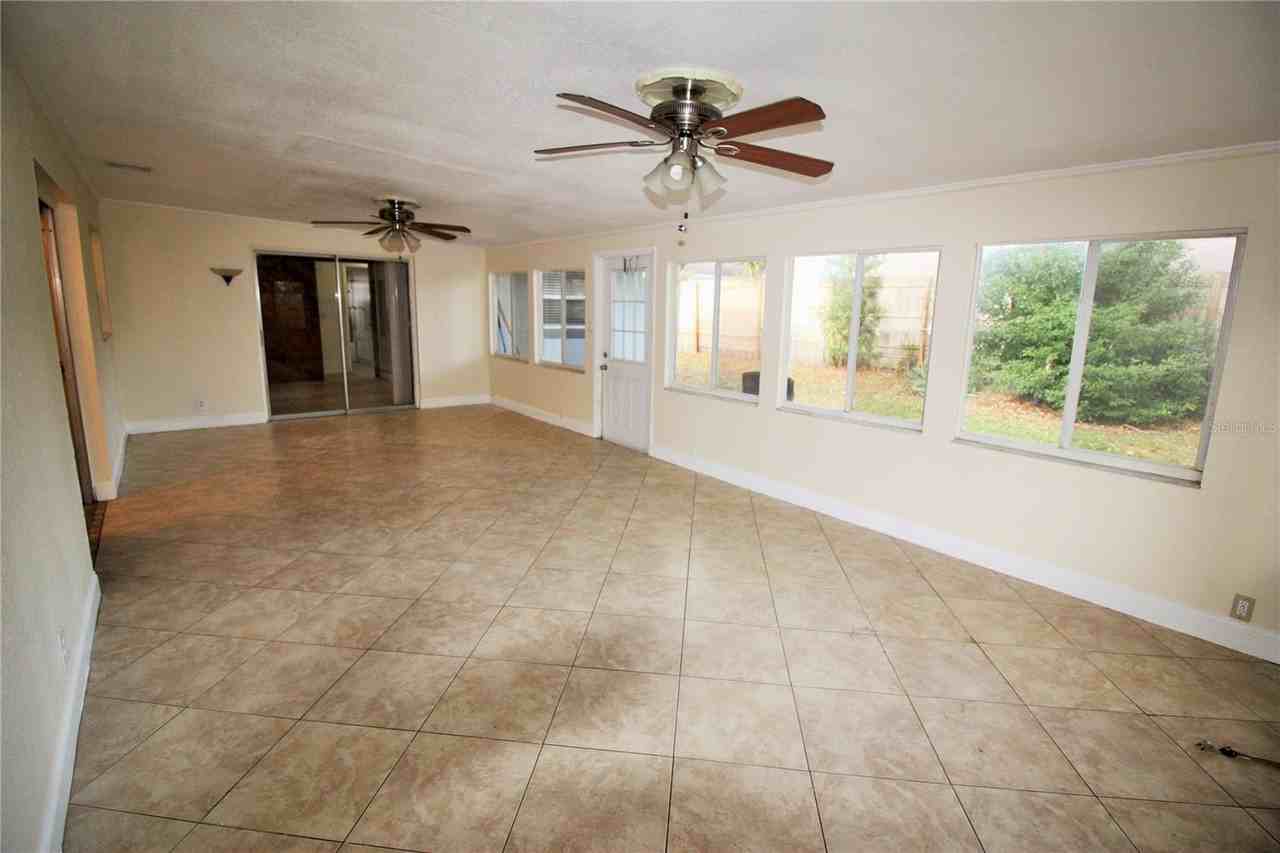 Wilshire Drive 610 - Photo 7 of 11