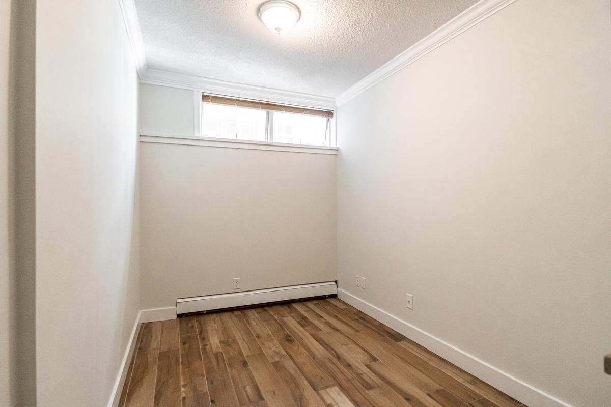 2035 Barclay Street - Photo 4 of 20