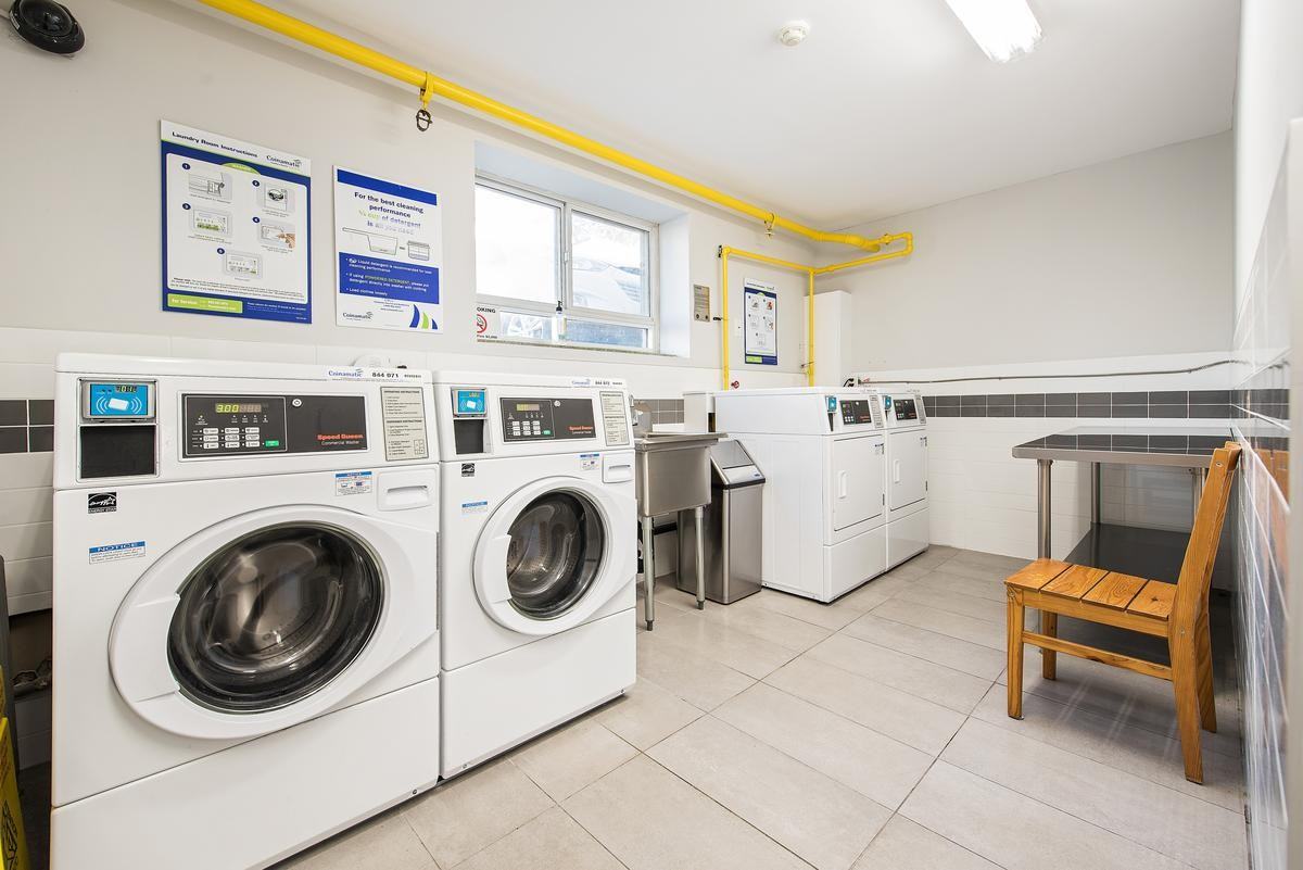 212 Lakeshore Road East - Photo 4 of 11