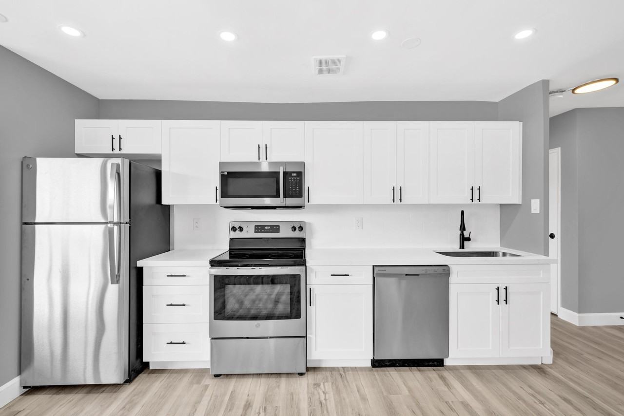 535 The East Mall - Photo 4 of 42