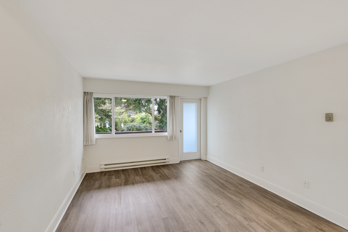 Green Acre Apartments - Photo 4 of 14